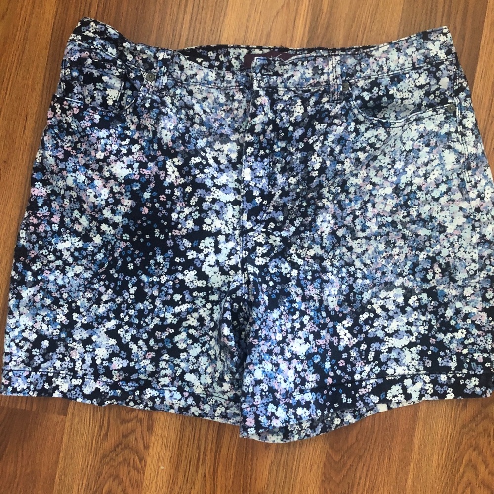 Gloria Vanderbilt Floral Women's Shorts - Blue and White and Pink - Size 14
